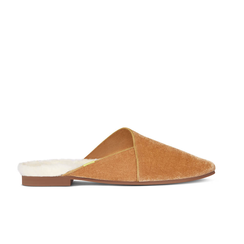 Luvons luxury slippers in Camel - right shoe side view
